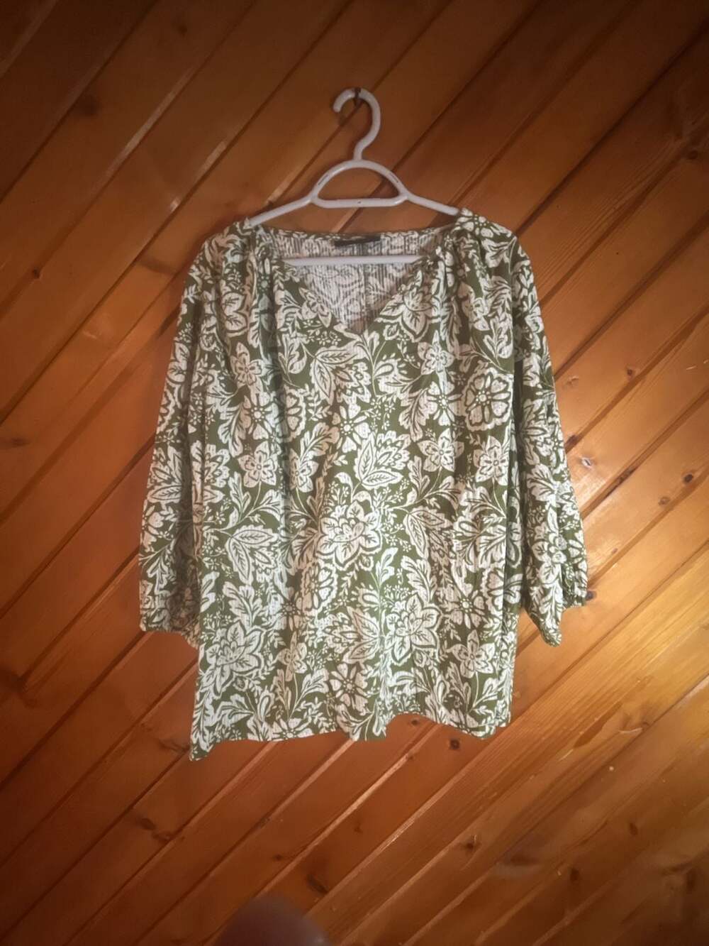 Lane Bryant Green and White Floral Print V-Neck Blouse Size 14
